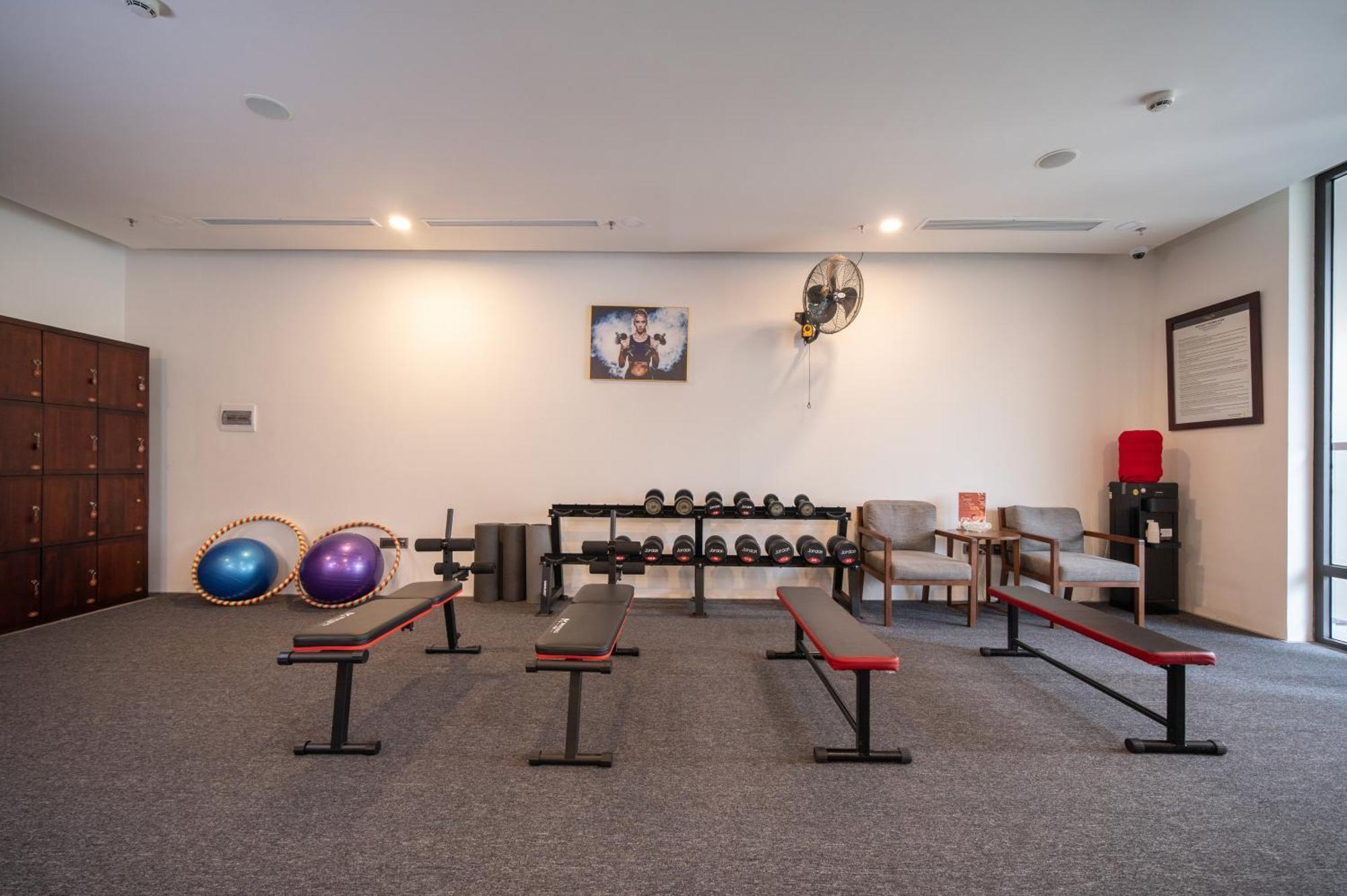 เซนนา เว้ โฮเต็ล Hotel ภายนอก รูปภาพ The gym at the hotel